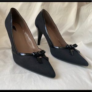 Black Tahari Pointed Toe Pumps